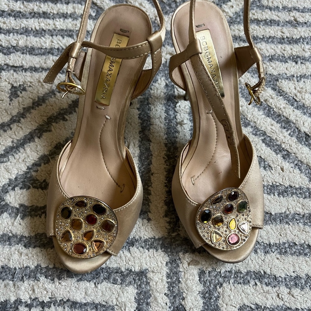 BCBGMAXAZRIA colored stone platform heels